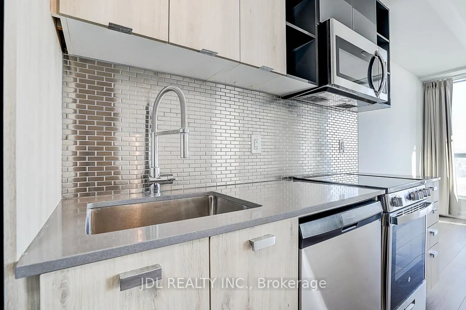 Additional image 8 of 10 De Boers Drive 808