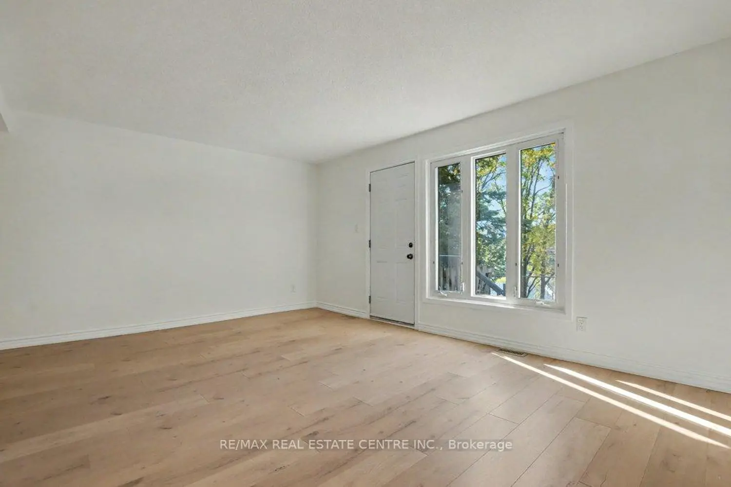 Additional image 8 of 25 Upper Canada Drive 17