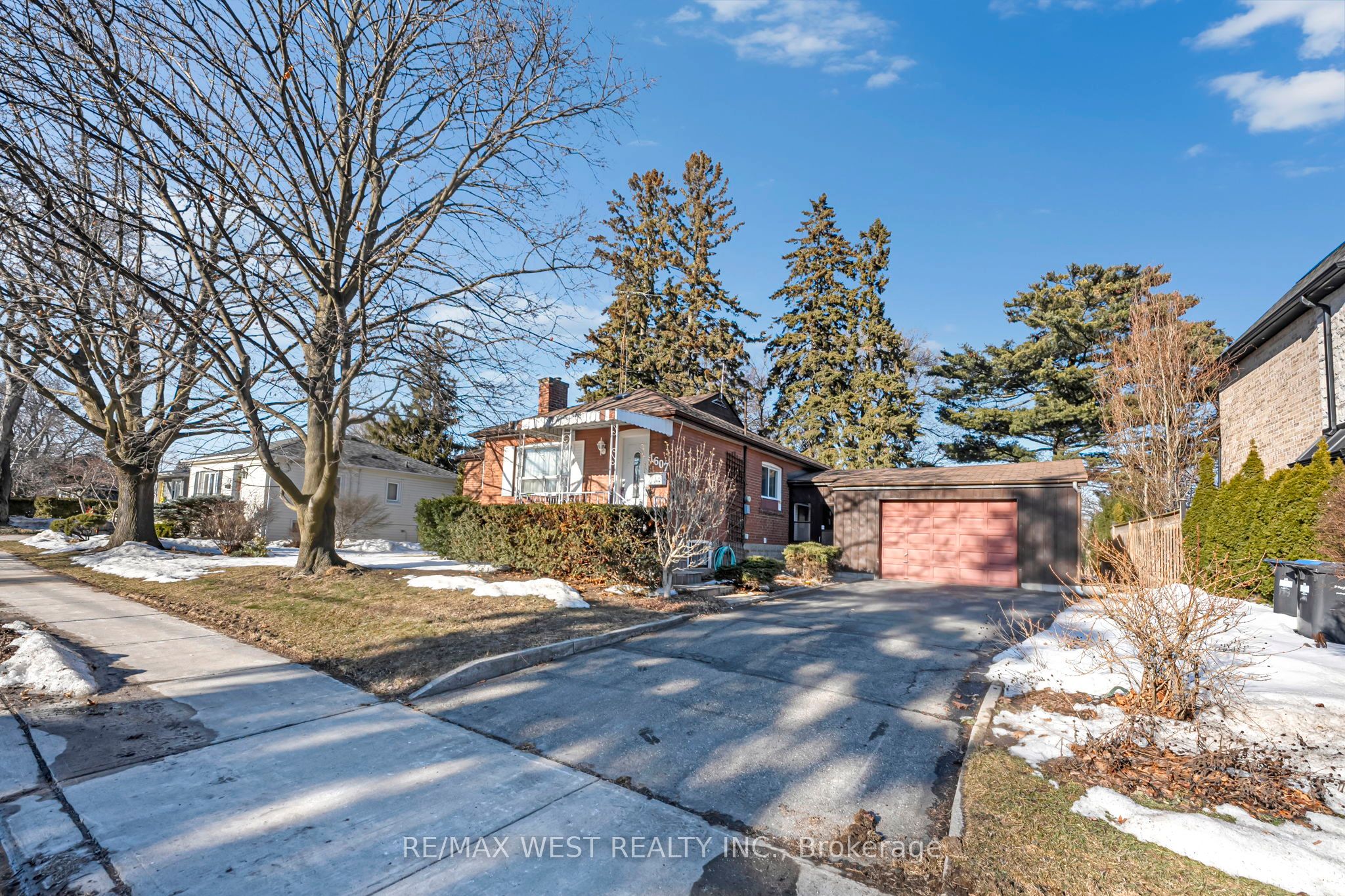 1607 Kenmuir Avenue, Mississauga, ON, L5G 4B6