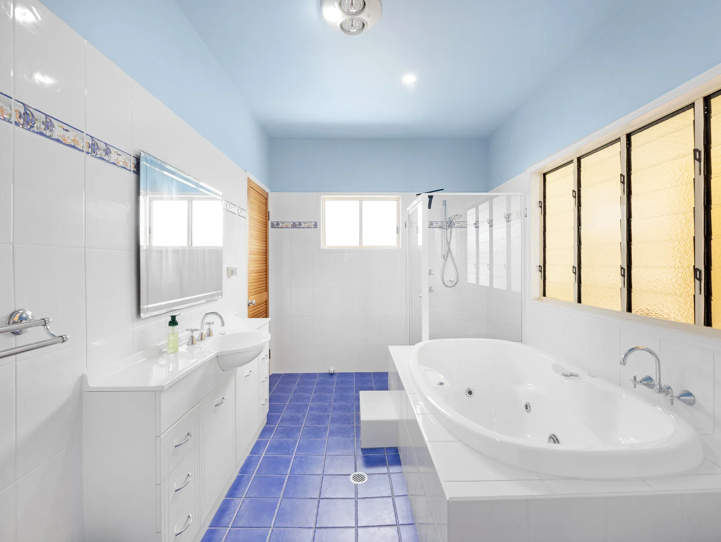 Additional image 18 of 506 Esplanade, Urangan QLD 4655