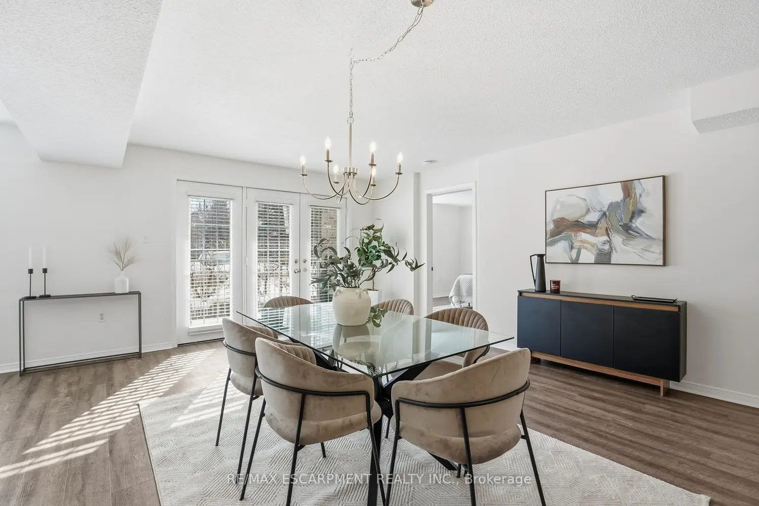 216 Plains Road E106