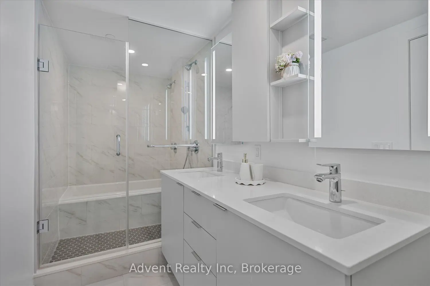 Additional image 16 of 8 Cedarland Drive 127W