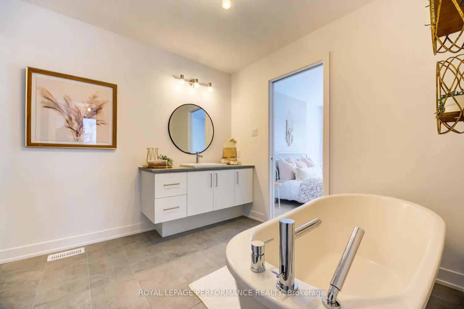 Additional image 16 of 2400 Gray Crescent