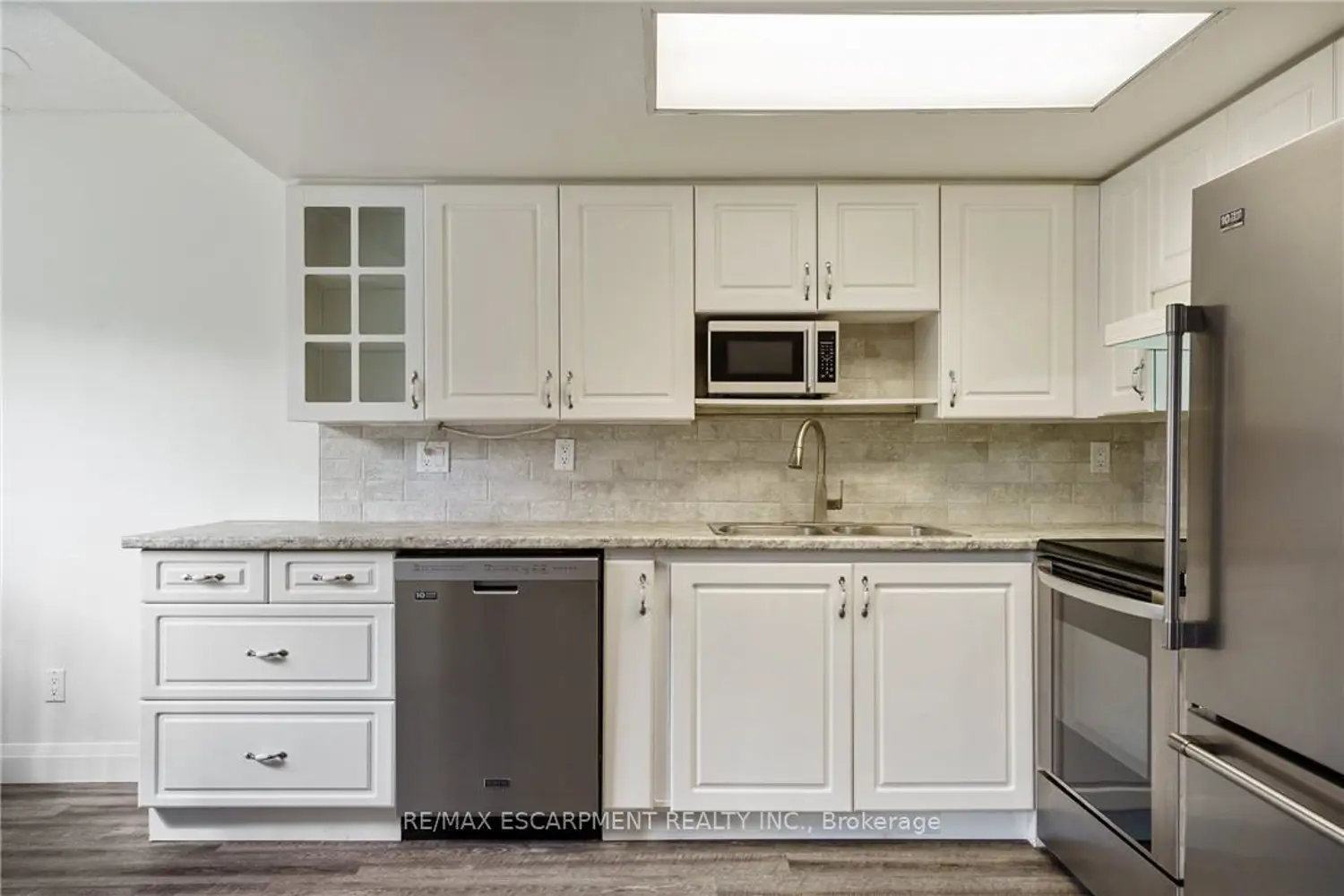 Additional image 7 of 3499 Upper Middle Road #211