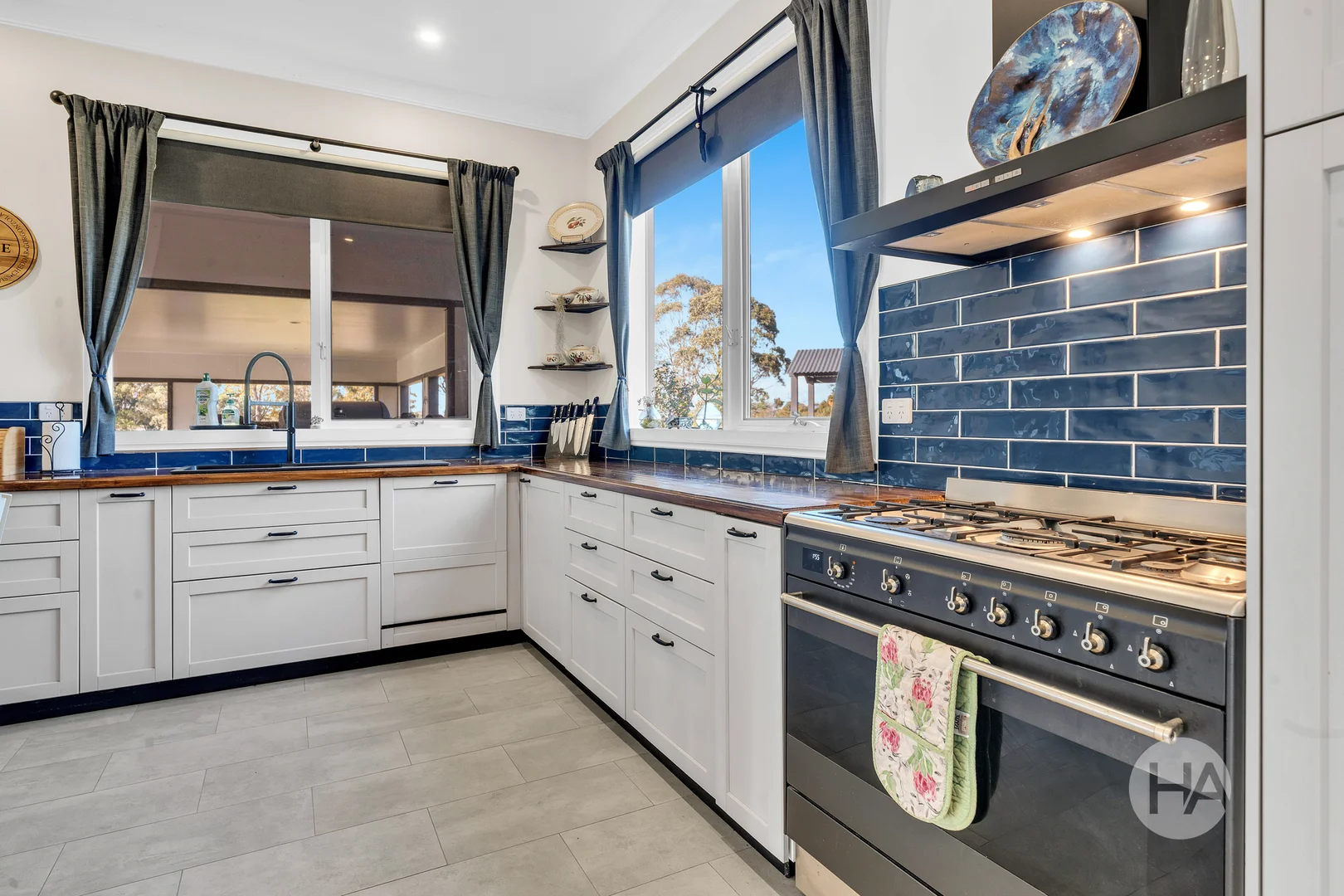 Additional image 3 of 245 Parish Road, Iona VIC 3815