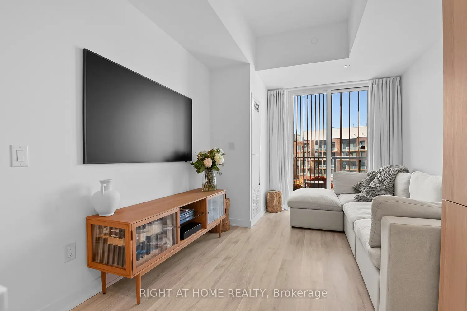 Additional image 4 of 220 Missinnihe Way 403