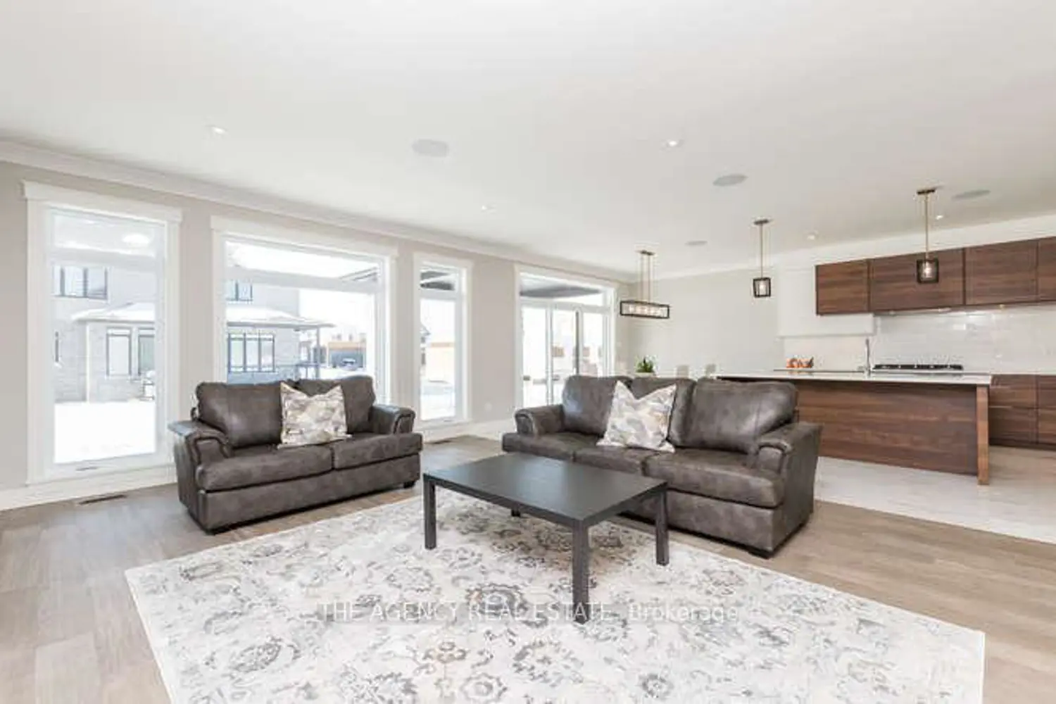 3126 Regiment Road photo 3