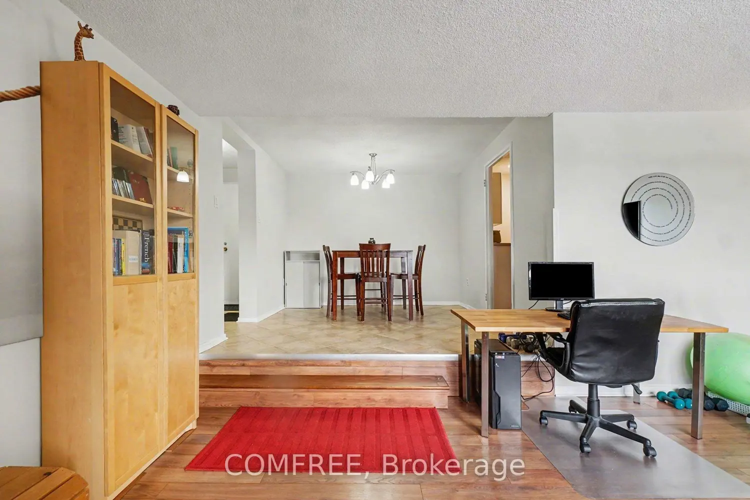 915 Elmsmere Road 817 photo 4