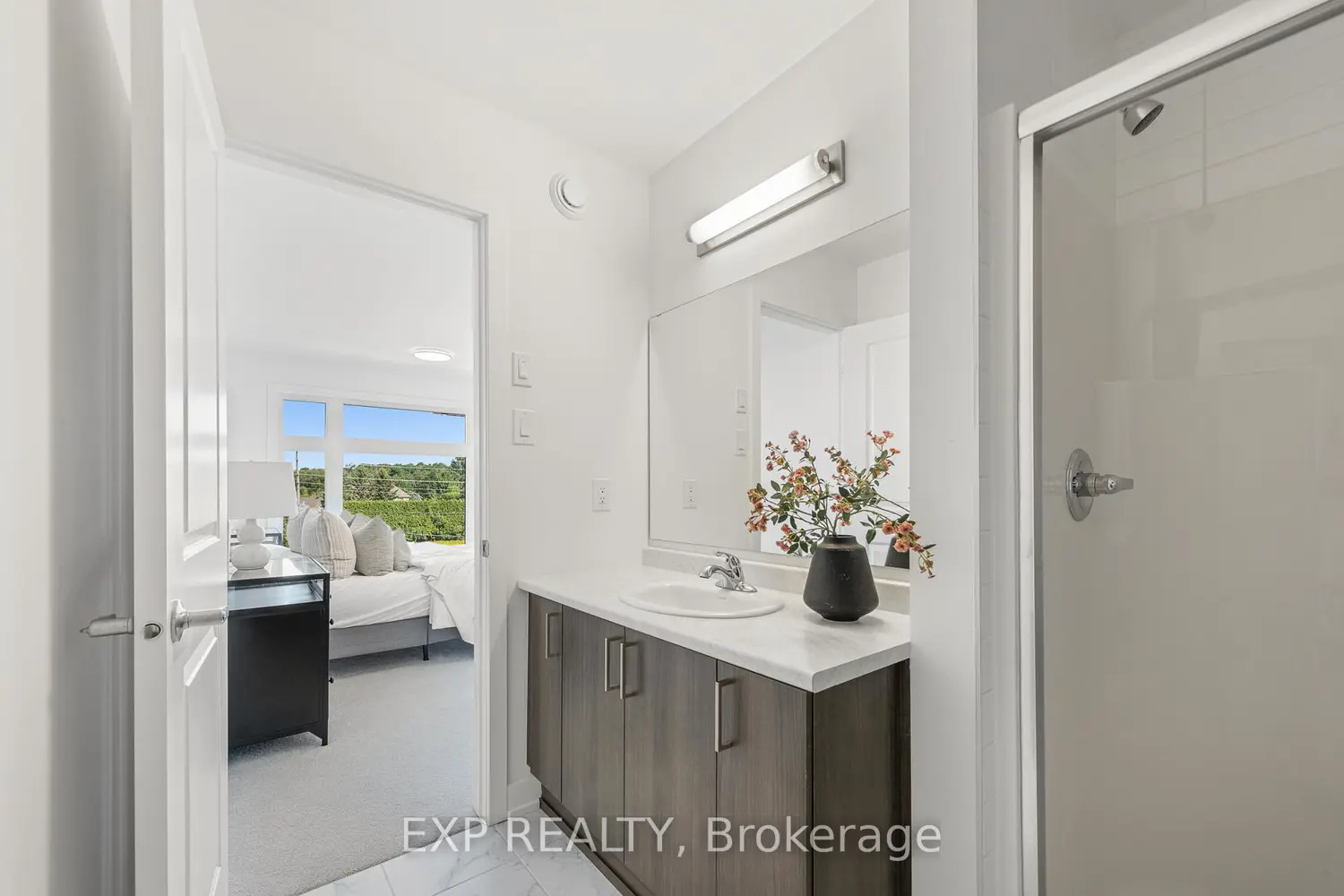 Additional image 16 of 1005 Silhouette Private