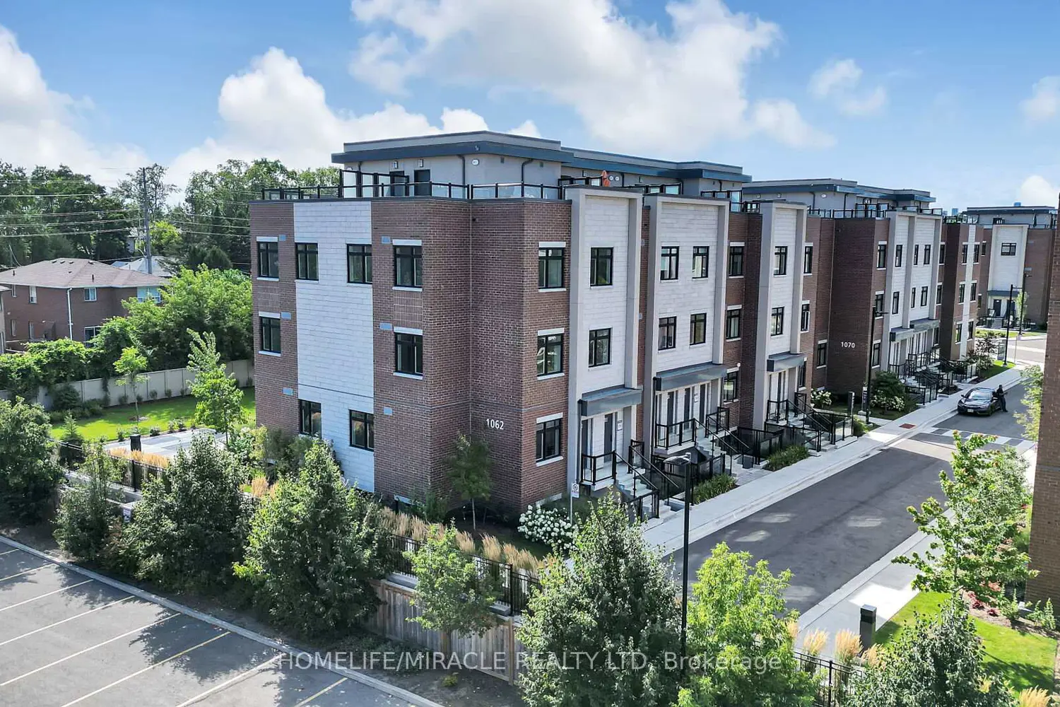 Additional image 16 of 1062 Douglas Mccurdy Common 230