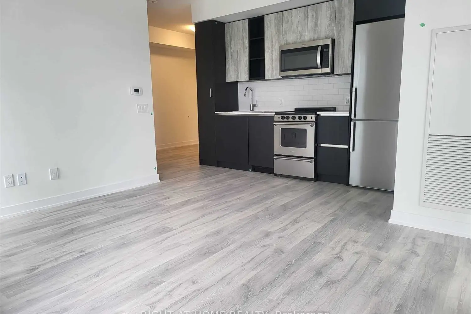 Additional image 18 of 251 Manitoba Street 908