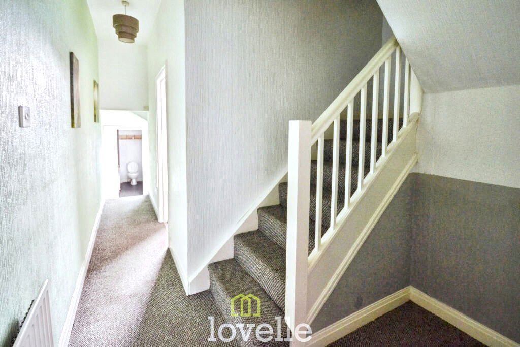 2 bed maisonette for saleSea View Street, Cleethorpes DN35 photo 4
