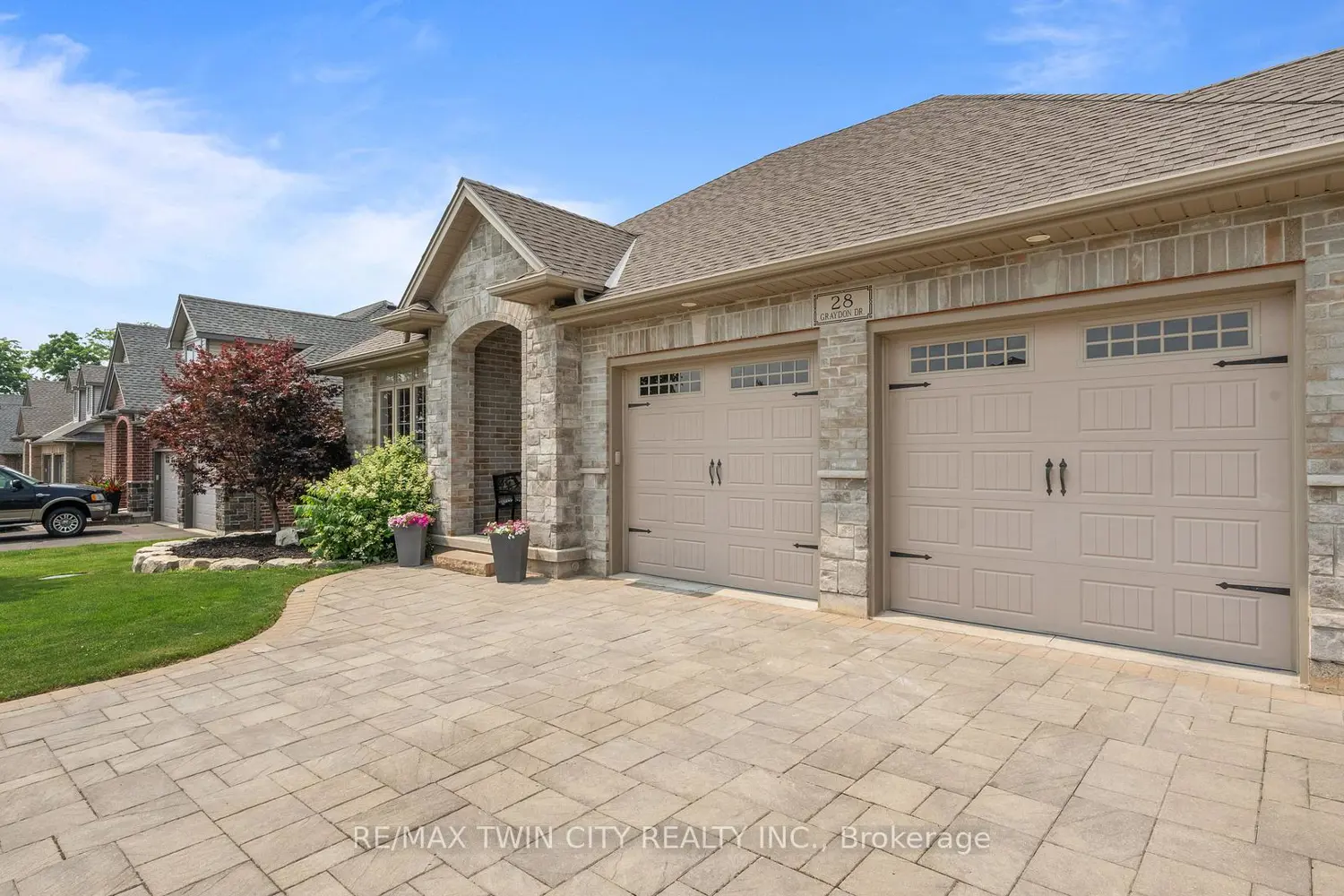 28 Graydon Drive photo 5