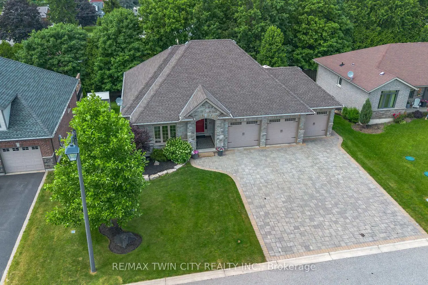 28 Graydon Drive photo 2