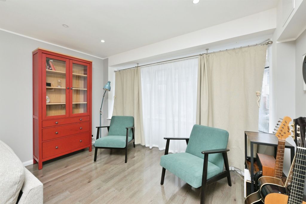 Additional image 2 of 2 bed flat for saleClarence Avenue, Northampton NN2