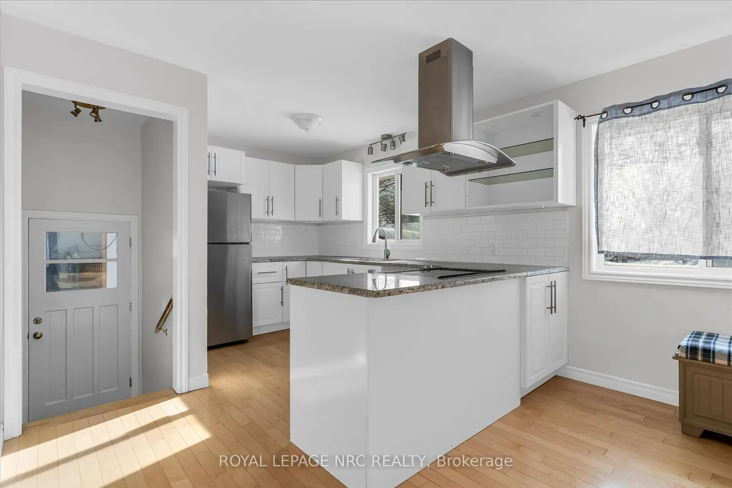 162 Ryerson Street photo 5