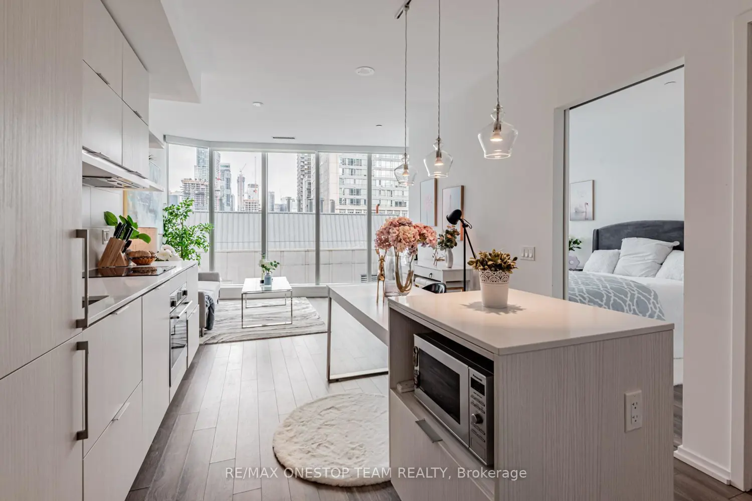 Additional image 8 of 197 Yonge Street 1114