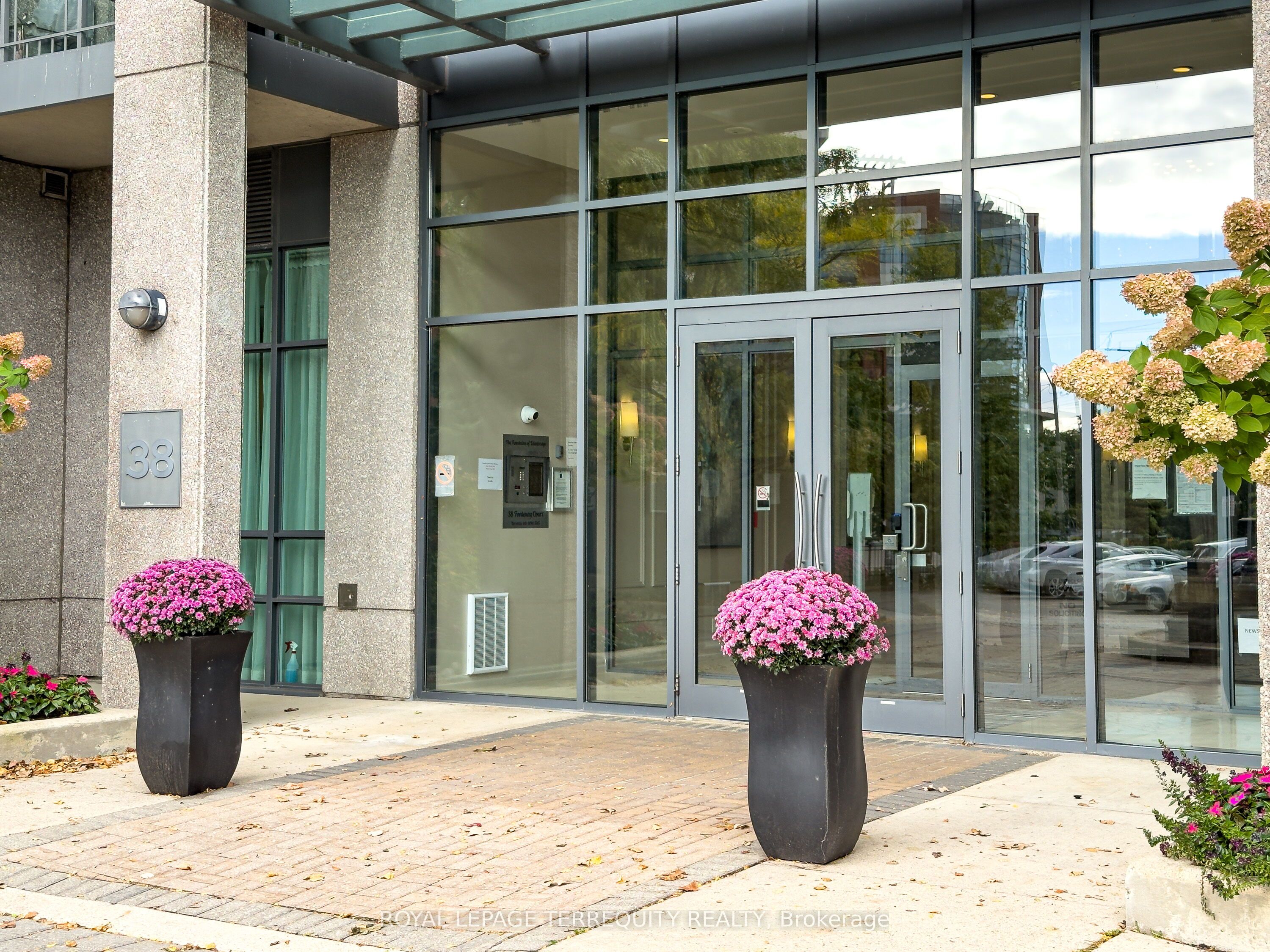 Additional image 3 of 604-38 Fontenay Court, Toronto, ON, M9A 5H5