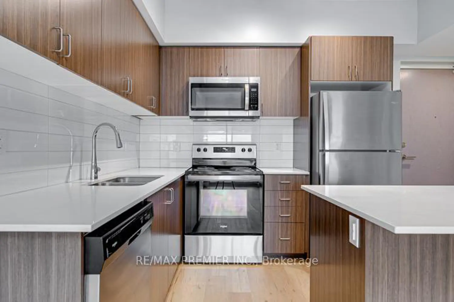 Additional image 8 of 58 Lakeside Terrace 1015