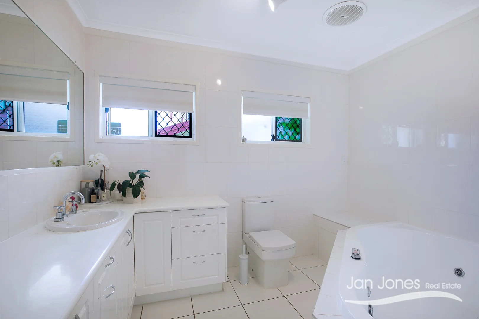 Additional image 9 of 6 Arizonica Drive, Clontarf QLD 4019