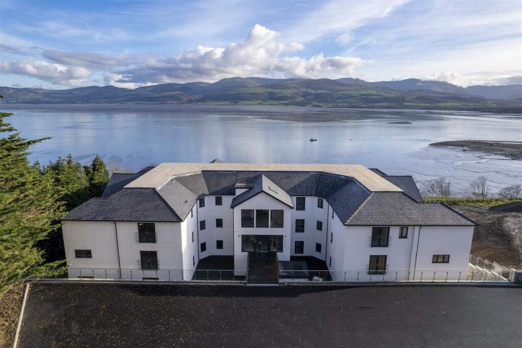 3 bed flat for saleBeaumaris LL58 photo 3