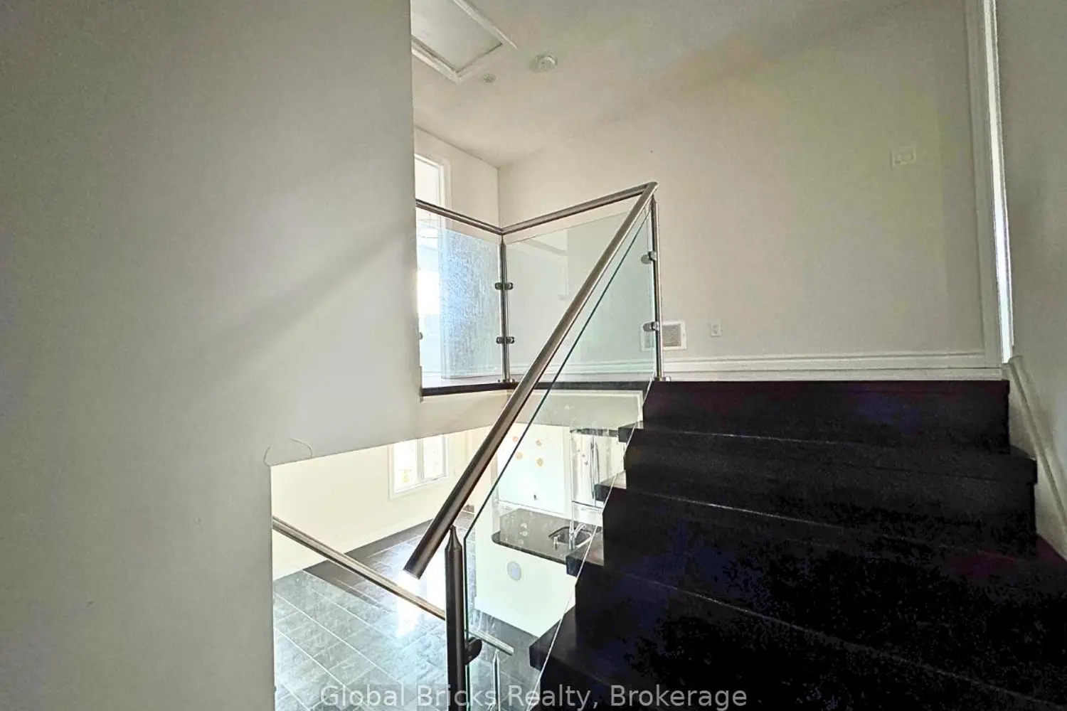 Additional image 14 of 41 Fieldview Crescent