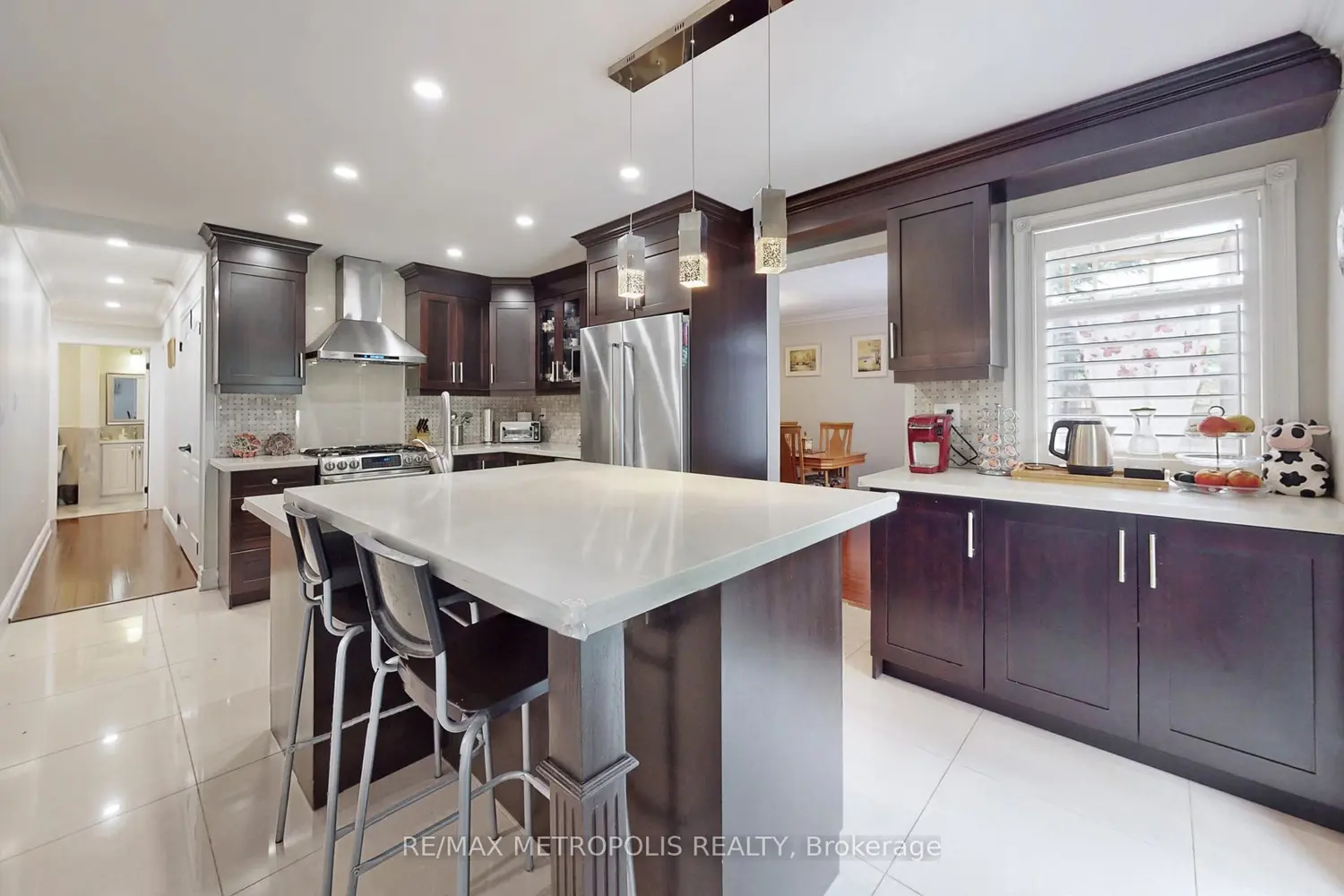 64 Mandel Crescent