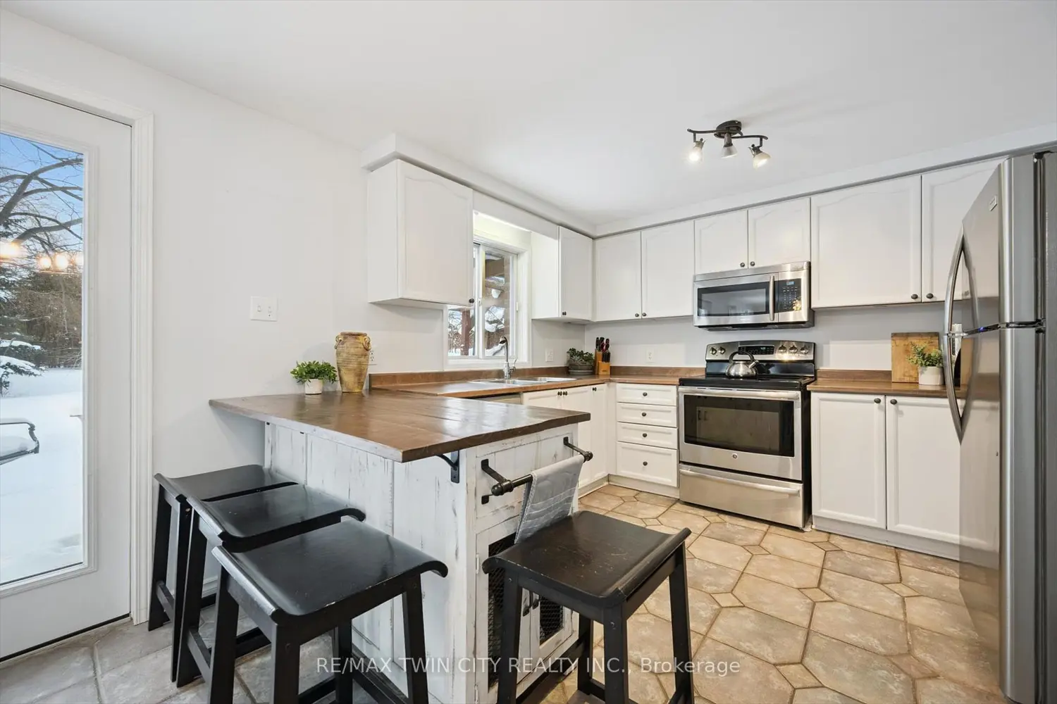 Additional image 5 of 98 Old Maple Lane