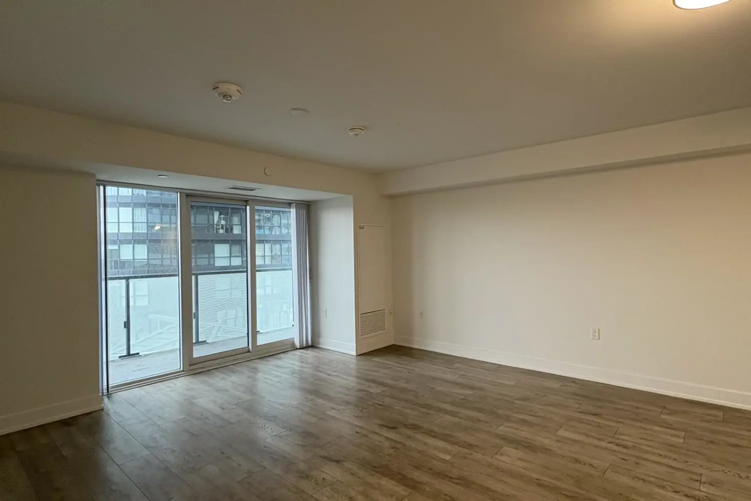 Additional image 9 of 575 Bloor Street 704