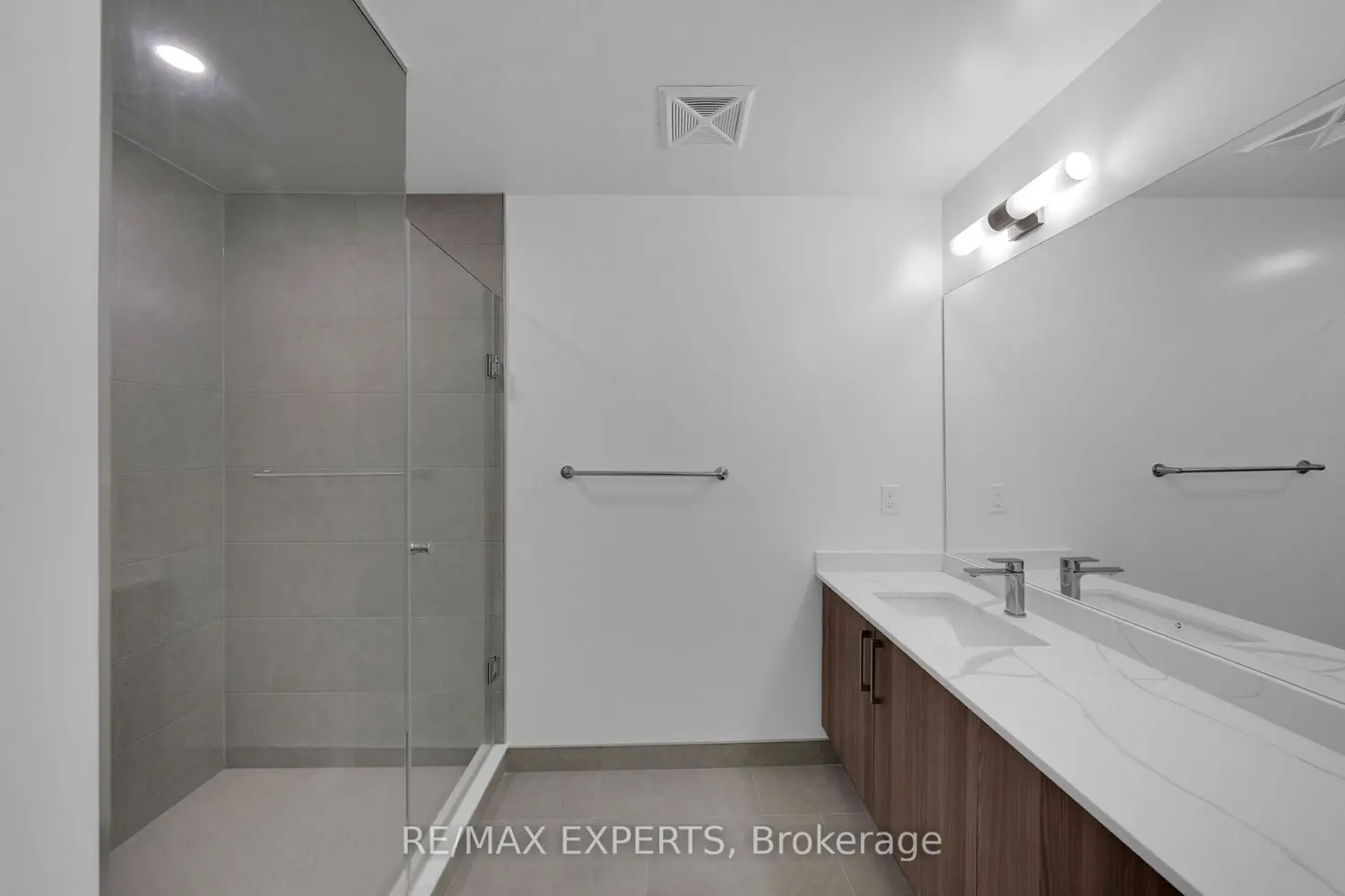 Additional image 8 of 2075 King Road 203