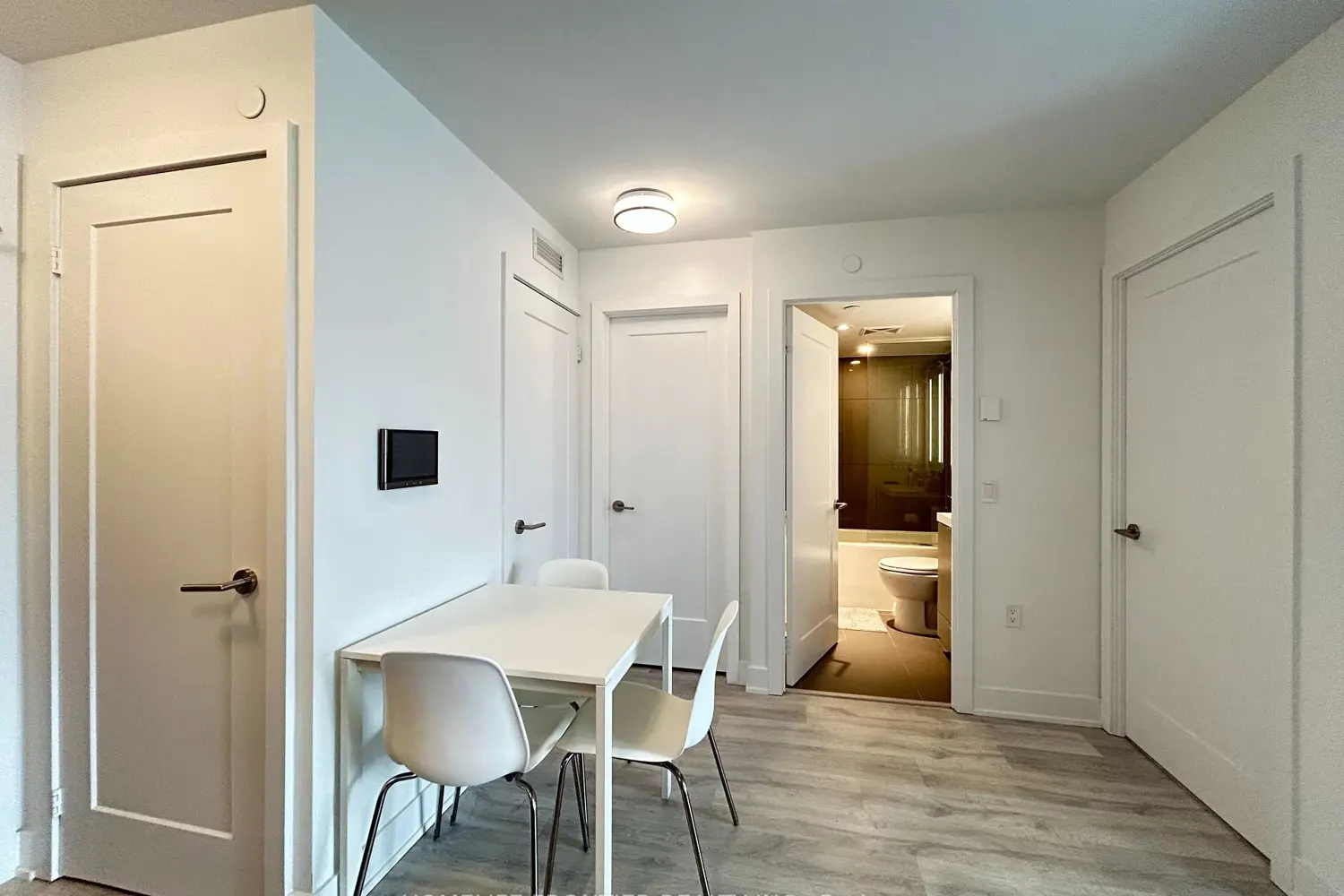 Additional image 12 of 585 Bloor Street 2219