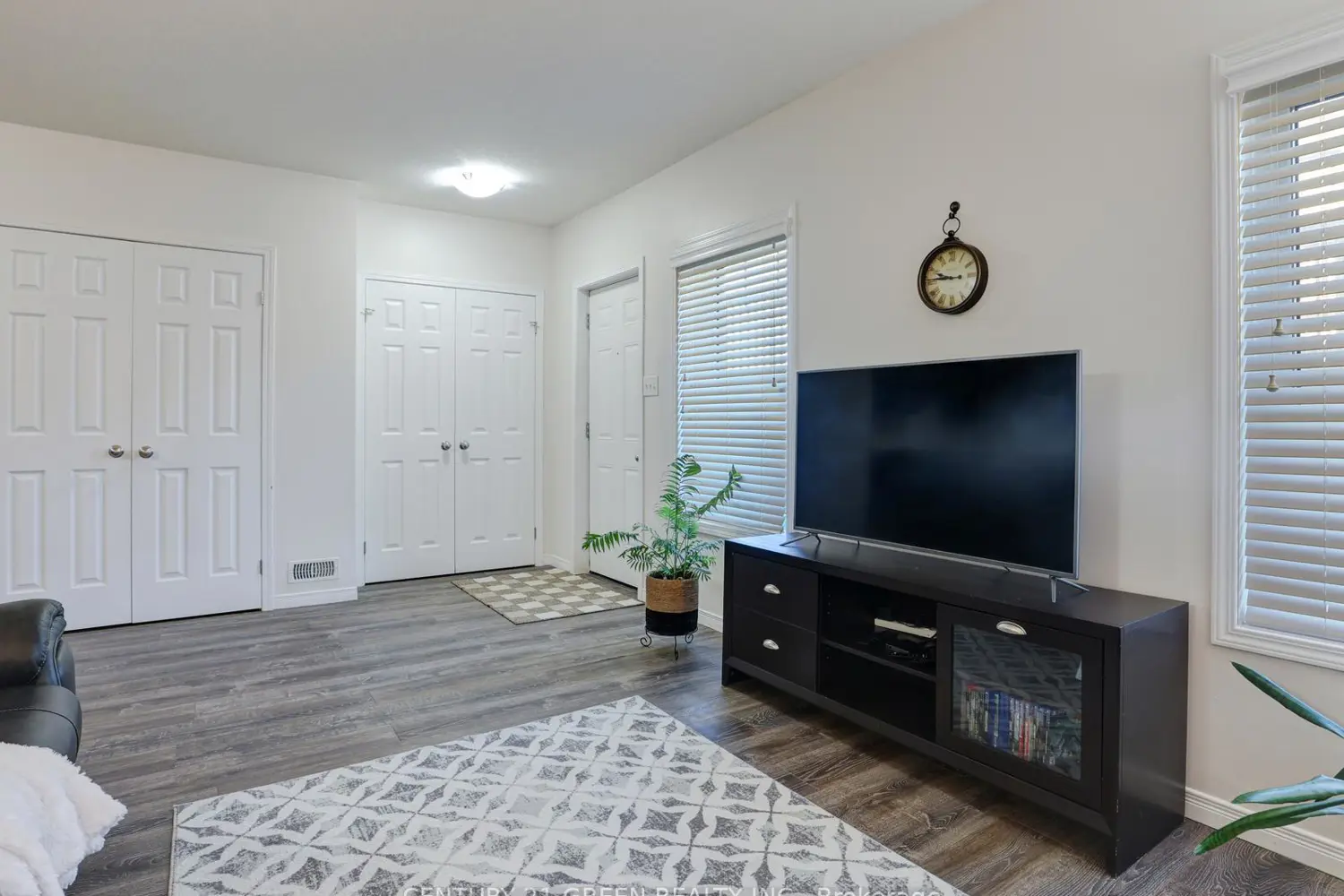 Additional image 8 of 1989 Ottawa Street 23G