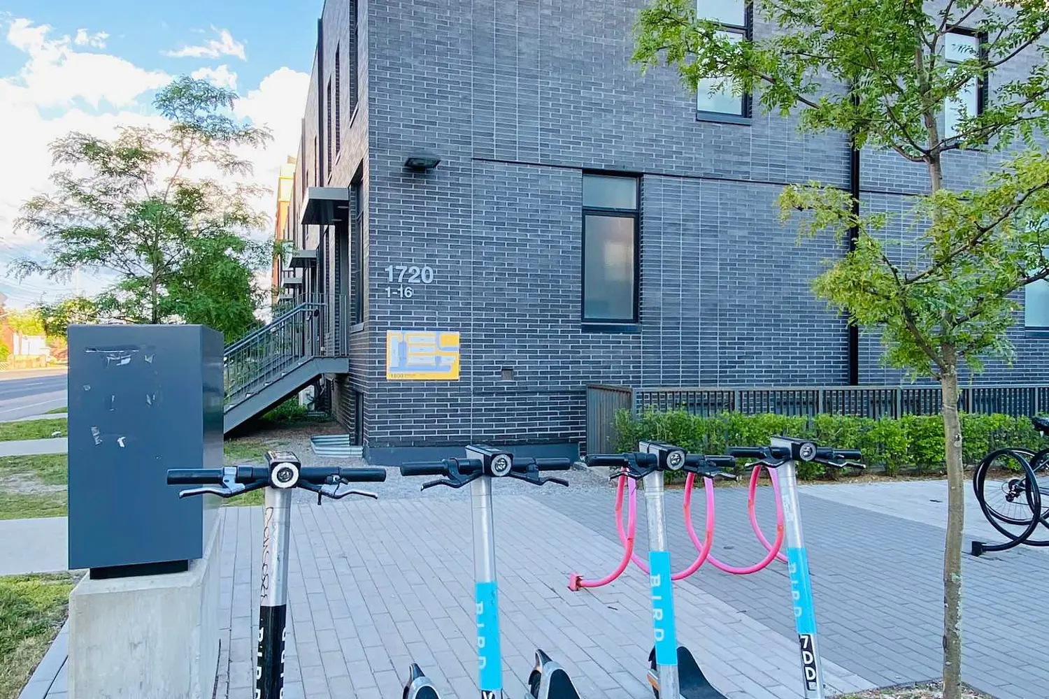 Additional image 9 of 1720 Simcoe Street 5