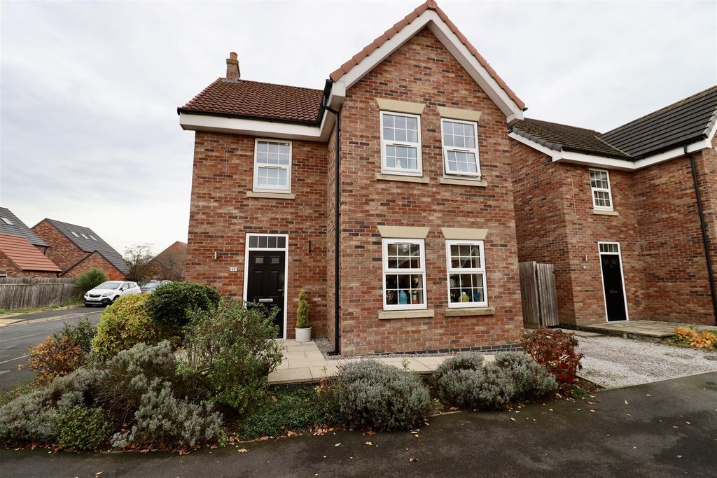 4 bed detached house for saleHoughton Close, Market Weighton, York YO43