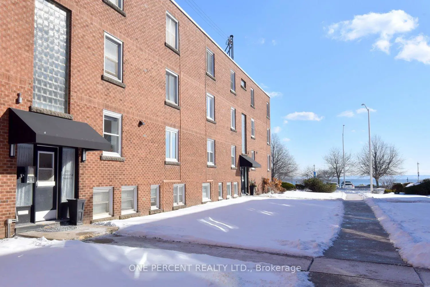 1351 Lakeshore Road 16
