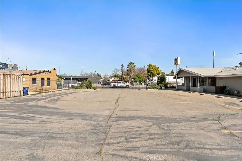 Additional image 6 of 422 E Shields Ave, Fresno, CA 93704