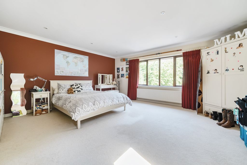 Additional image 11 of 5 bed detached house for saleThe Green, Henley-On-Thames RG9