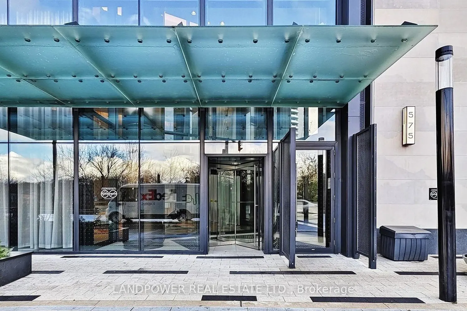 Additional image 4 of 575 Bloor Street 704