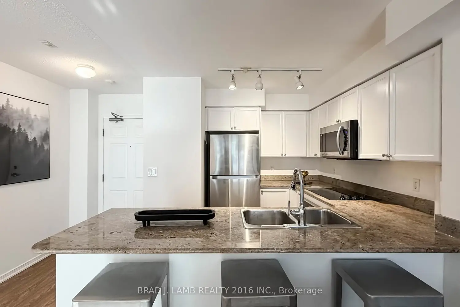Additional image 9 of 245 Davisville Avenue 302
