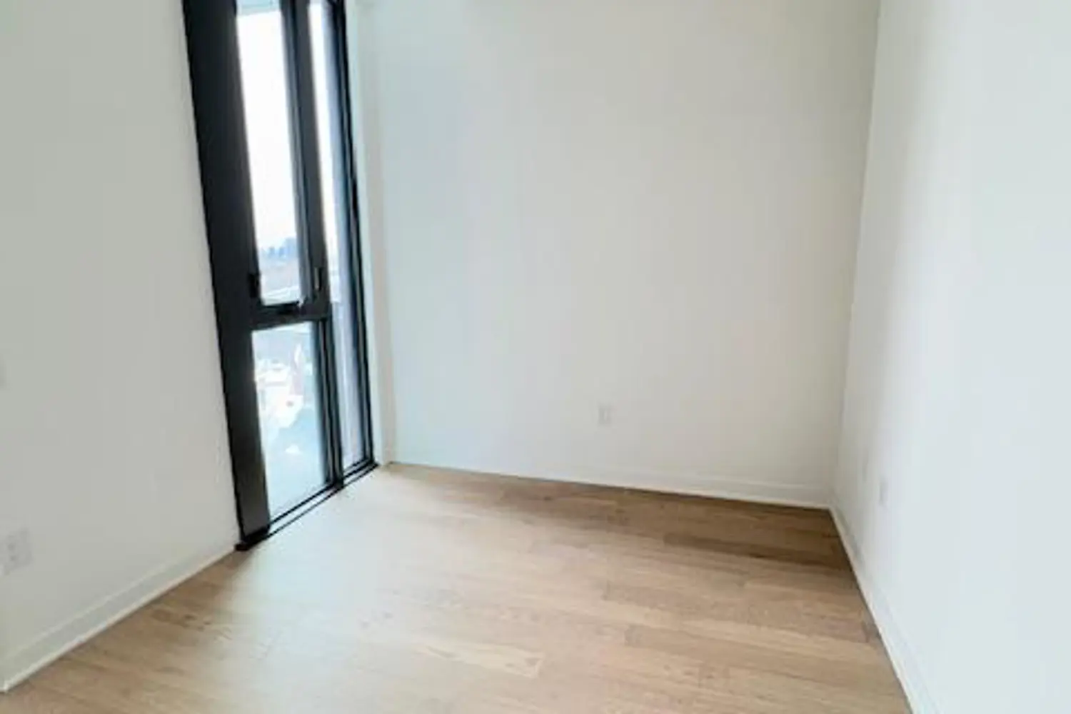 Additional image 8 of 2625 Dundas Street 809