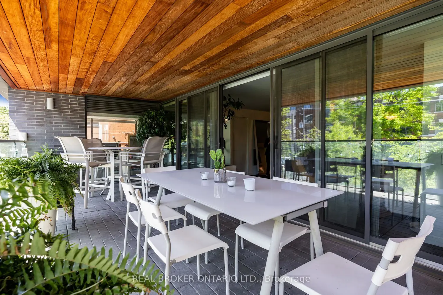 Additional image 11 of 500 Wellington Street 201