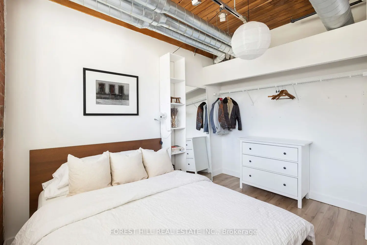 Additional image 18 of 2154 Dundas Street 105