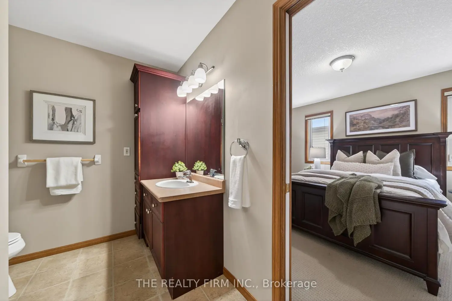 55 Queensway Drive photo 5