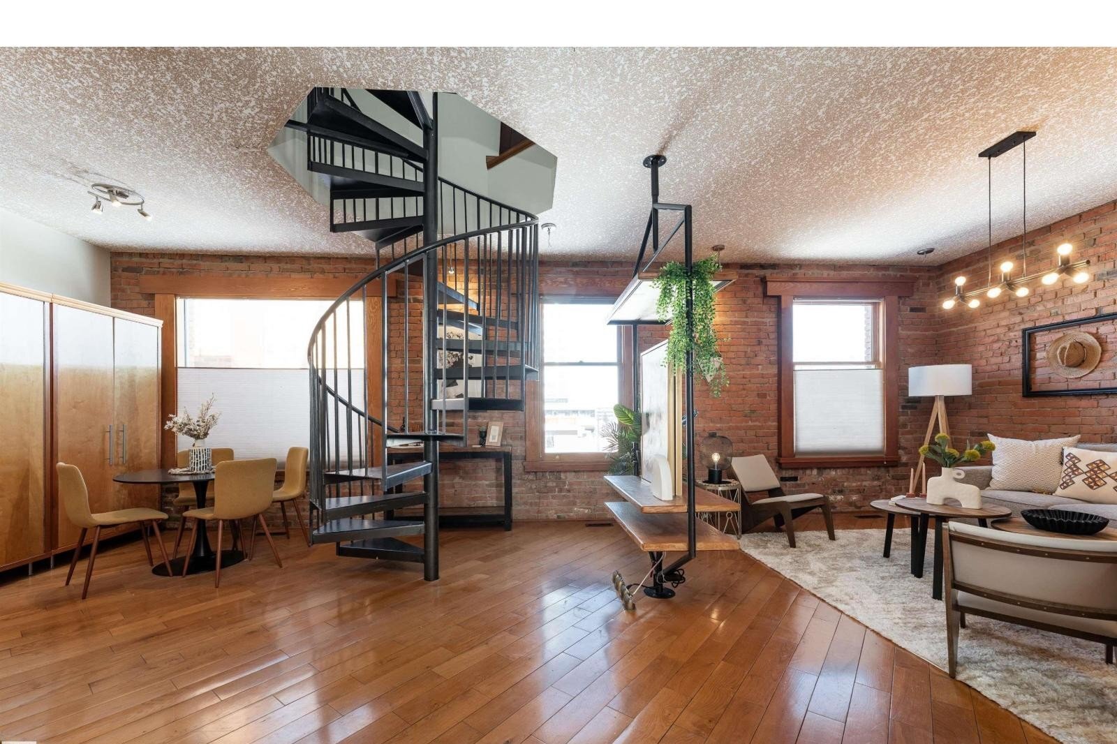 Additional image 7 of 301-10141 95 Street NW, Edmonton, AB, T5H2A8