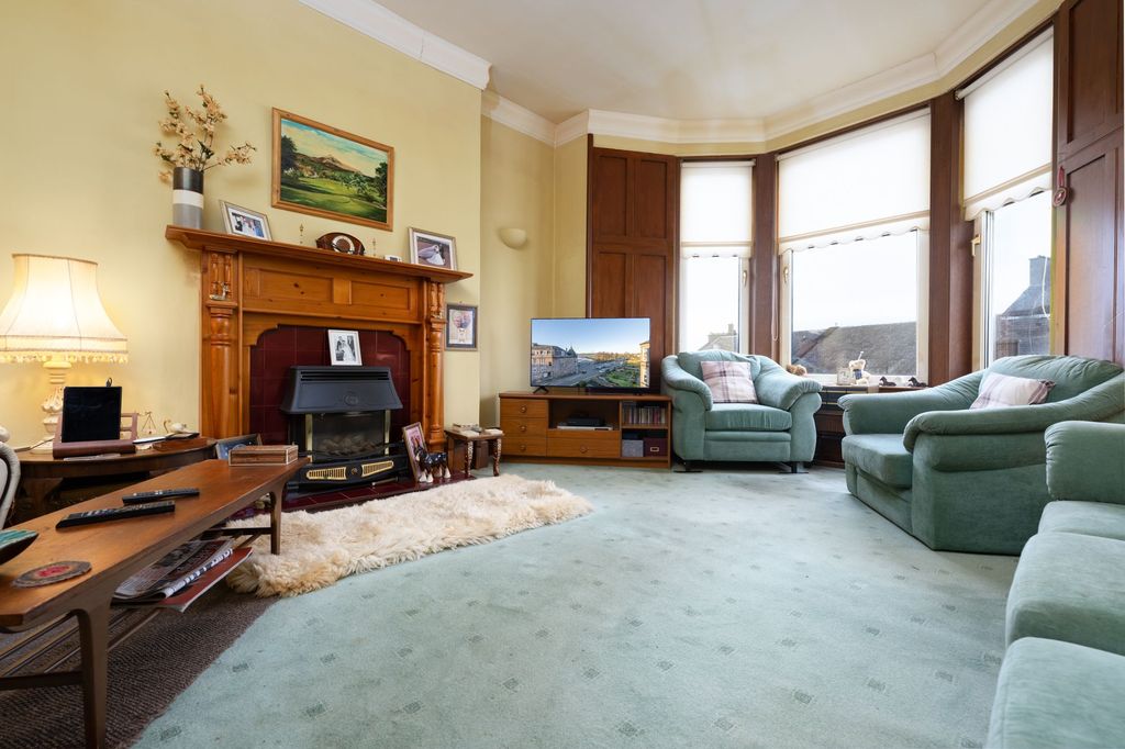 3 bed flat for saleManor Crescent, Gourock PA19 photo 2