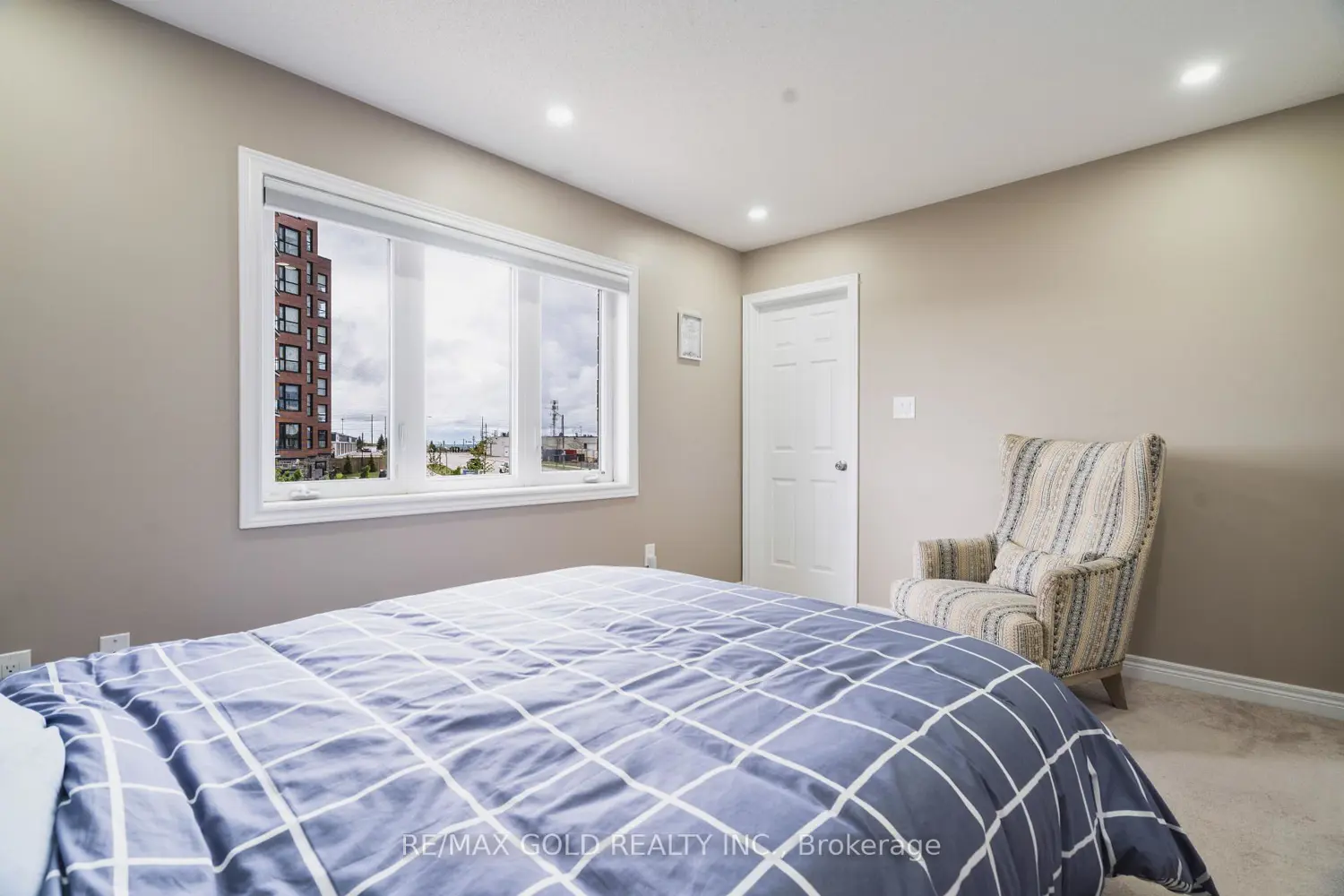 Additional image 3 of 56 Snelgrove Crescent