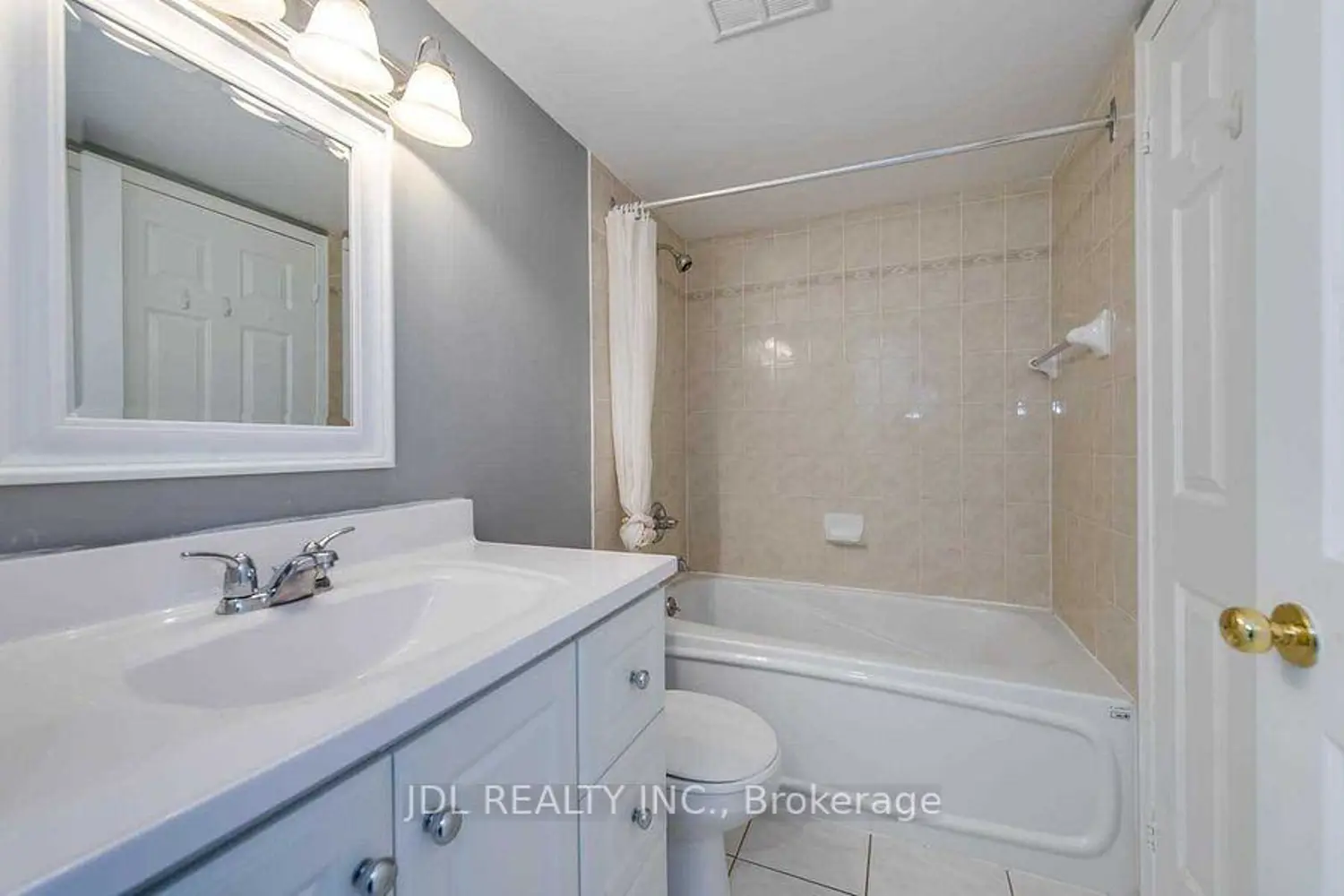 Additional image 6 of 887 Bay Street 1610