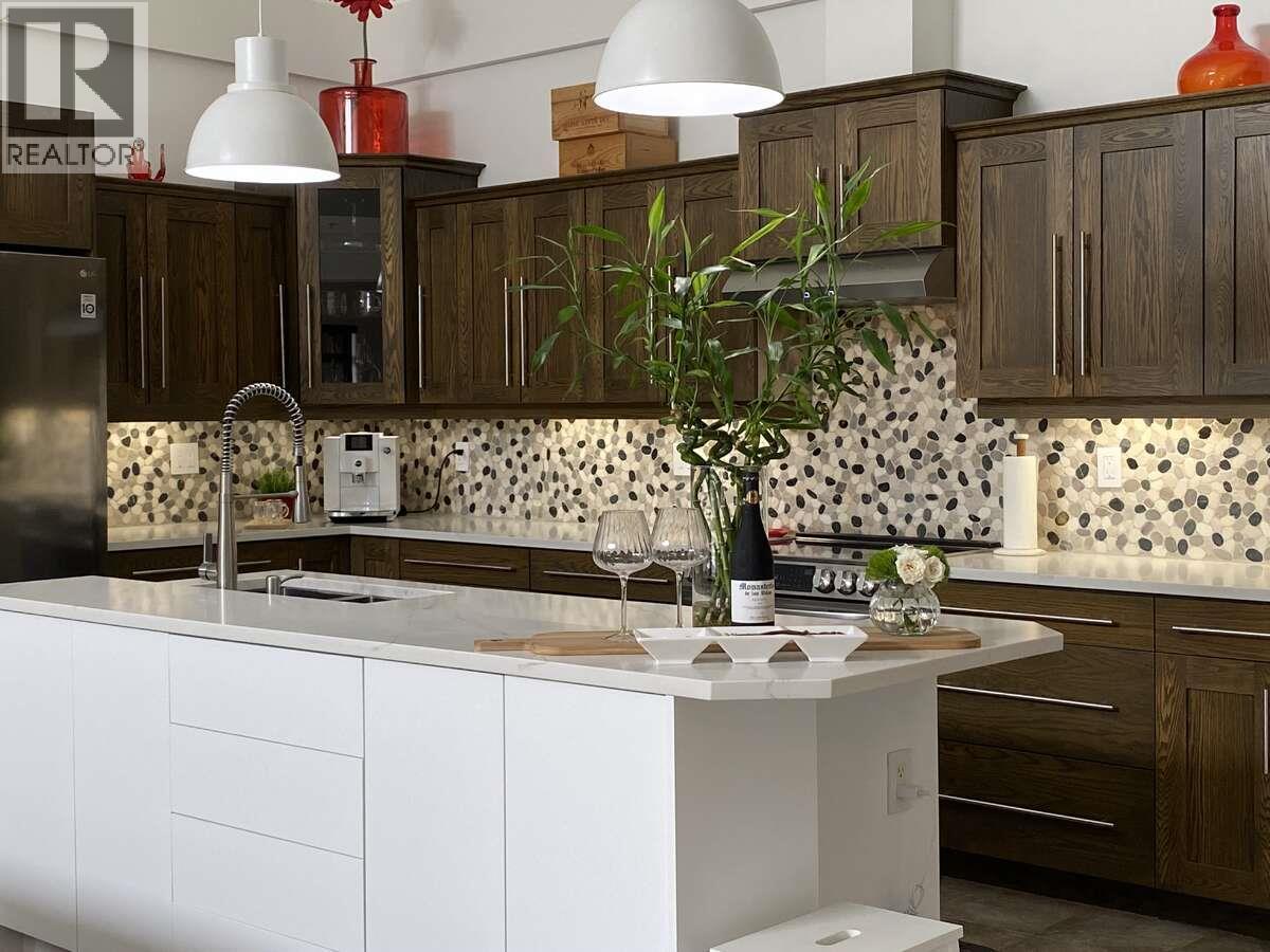 307-1905 Pandosy Street, Kelowna, BC, V1Y1R8