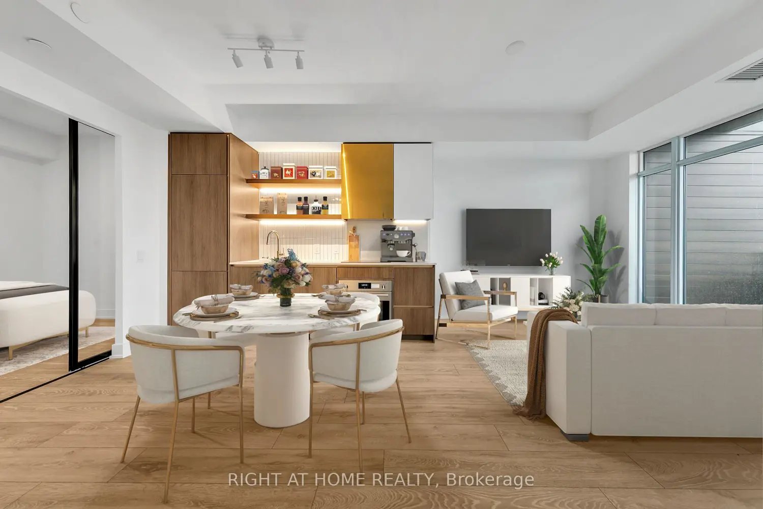 1285 Queen Street 403 photo 3