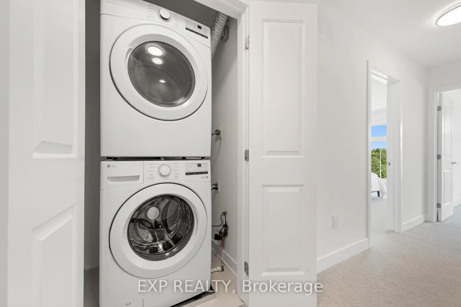 Additional image 17 of 1005 Silhouette Private